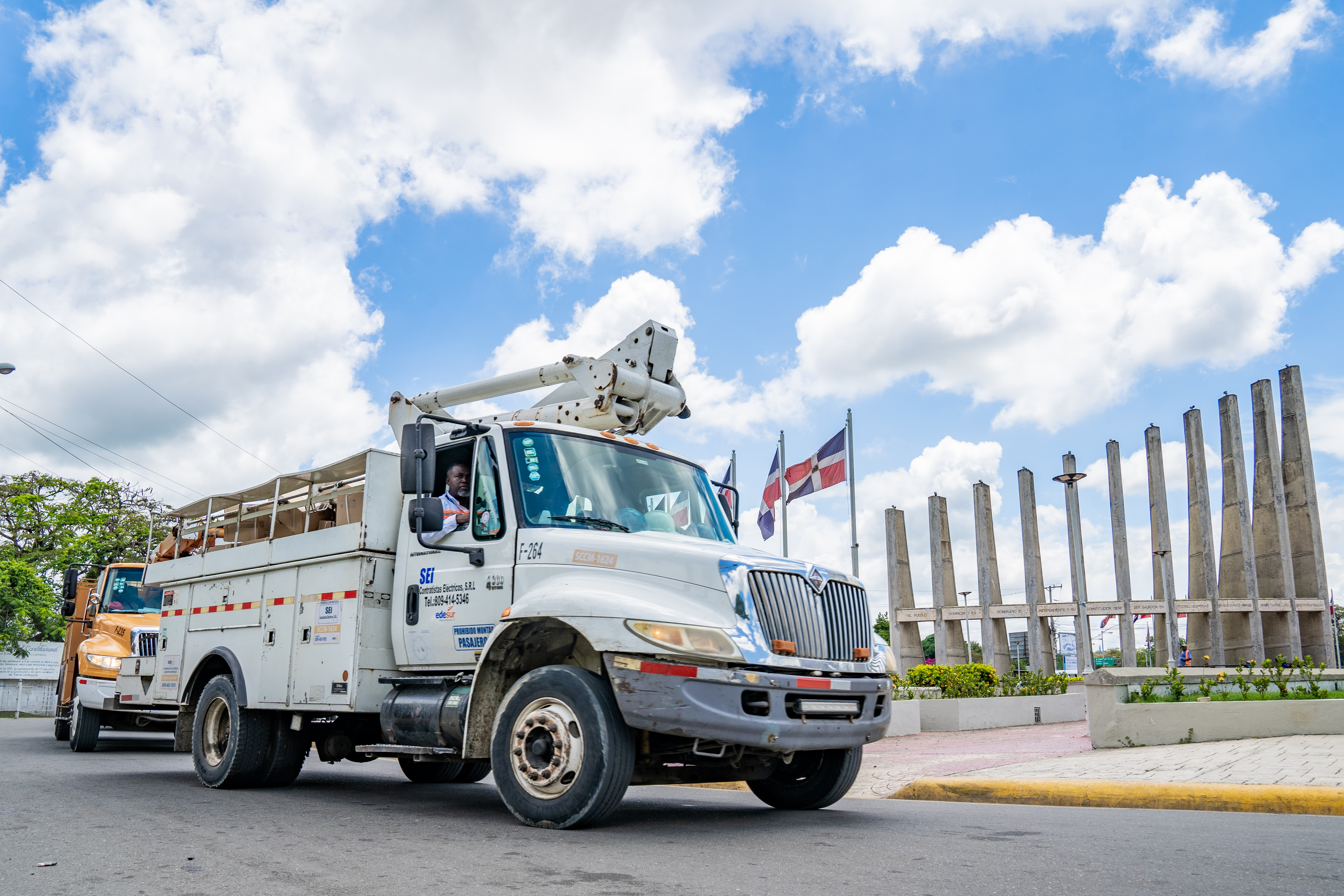 REPÚBLICA DOMINICANA: Edesur inicia colocación de 1,000 luminarias en sectores de San Cristóbal
