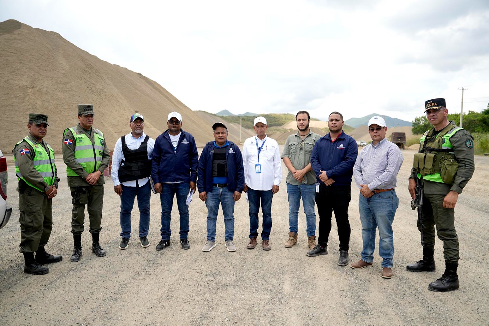 REPÚBLICA DOMINICANA: Autoridades medioambientales del Gobierno realizan amplio operativo de fiscalización de minas y empresas de agregados en Navarrete