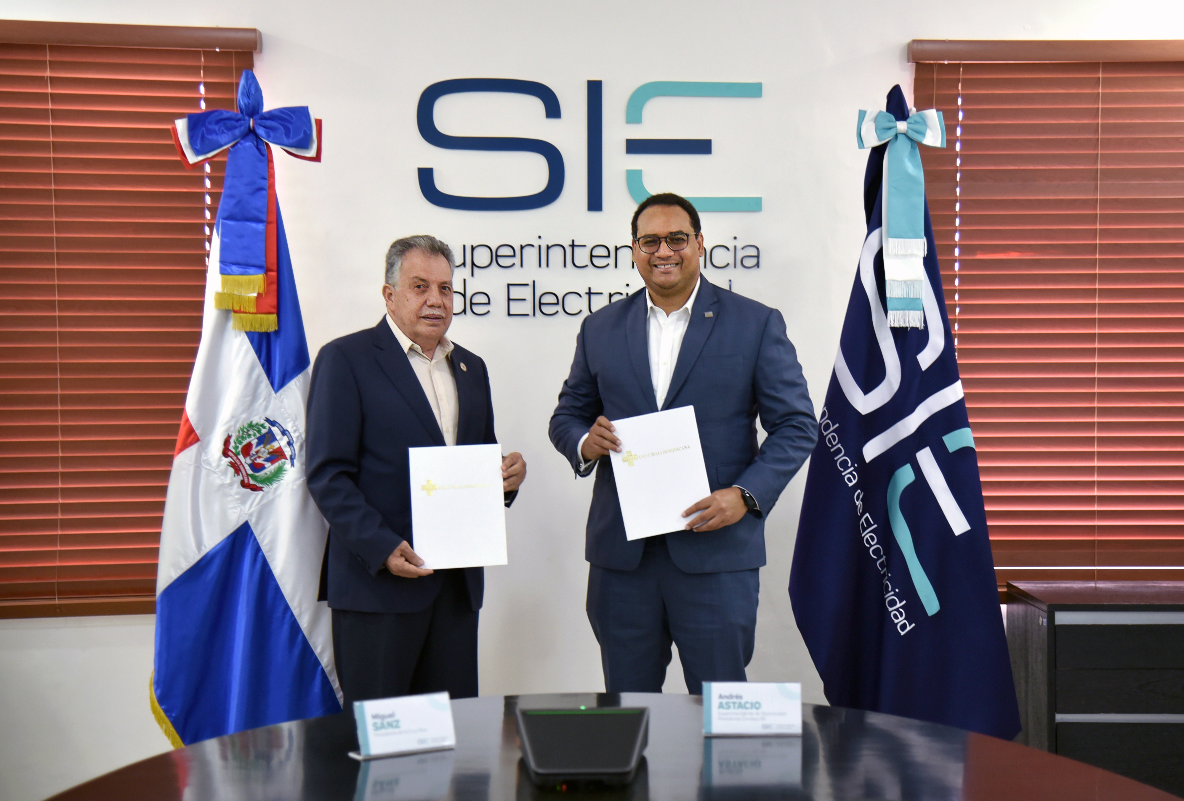 REPÚBLICA DOMINICANA: Superintendencia de Electricidad y Cruz Roja firman acuerdo de colaboración, beneficiará afectados explosión de San Cristóbal