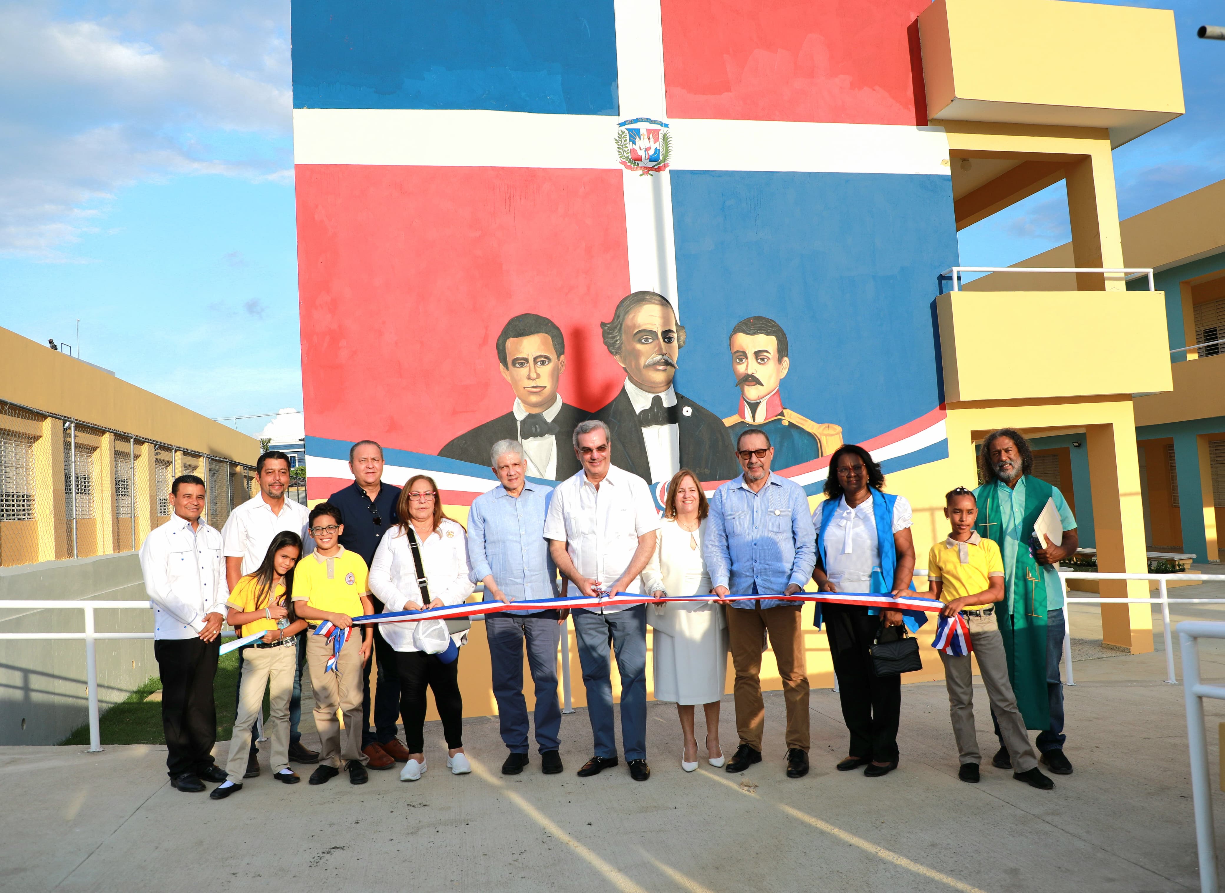 REPÚBLICA DOMINICANA: Presidente Abinader entrega escuela básica Ana Eduvigis Salcedo de León