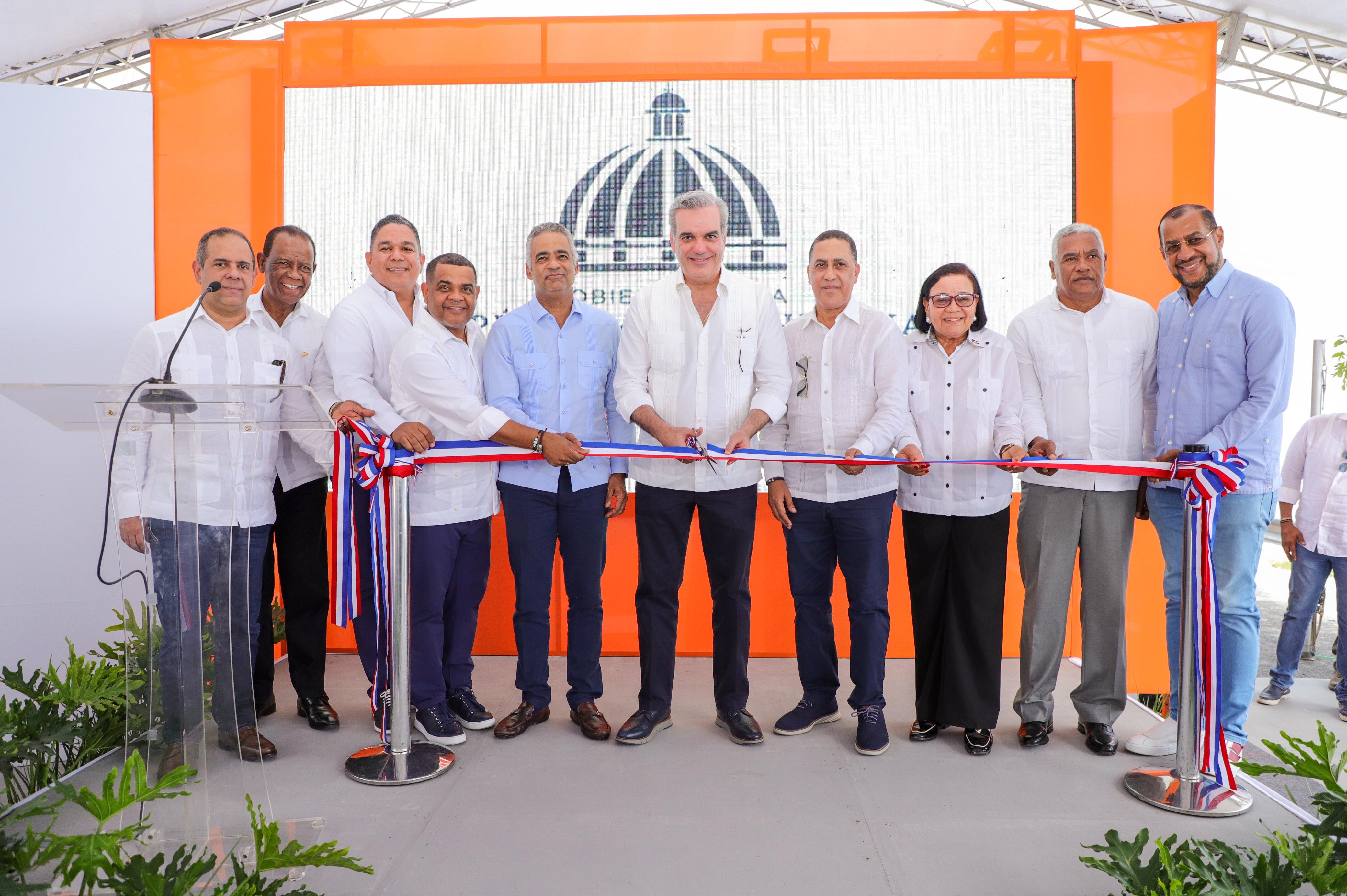 REPÚBLICA DOMINICANA: Presidente Abinader inaugura primer tramo carretero entre Barahona y Enriquillo que incluye el Mirador San Rafael, el Mirador de Enriquillo, el puente...