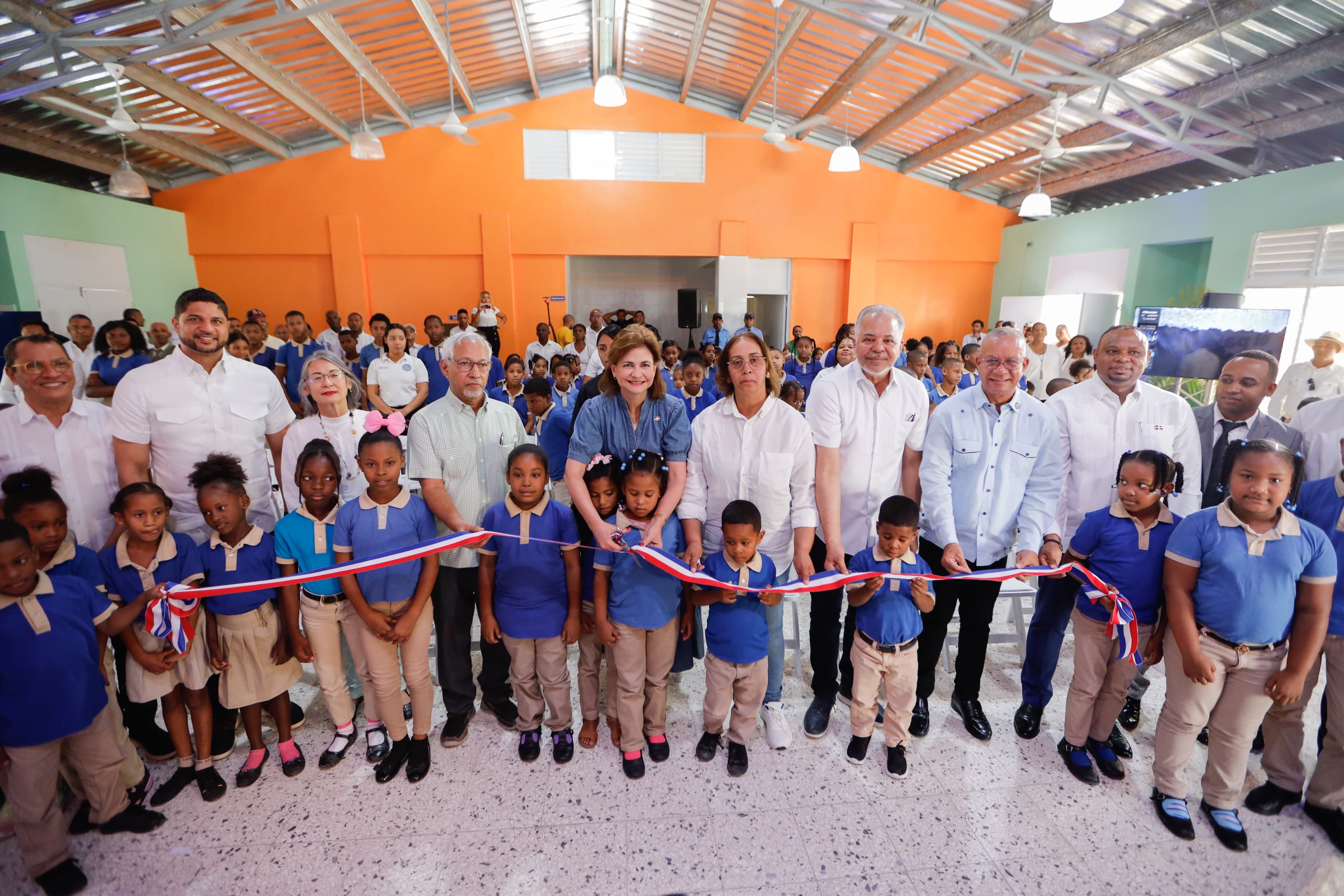 REPÚBLICA DOMINICANA: Vicepresidenta Raquel Peña inauguró escuela, muelle y campo deportivo en San Cristóbal