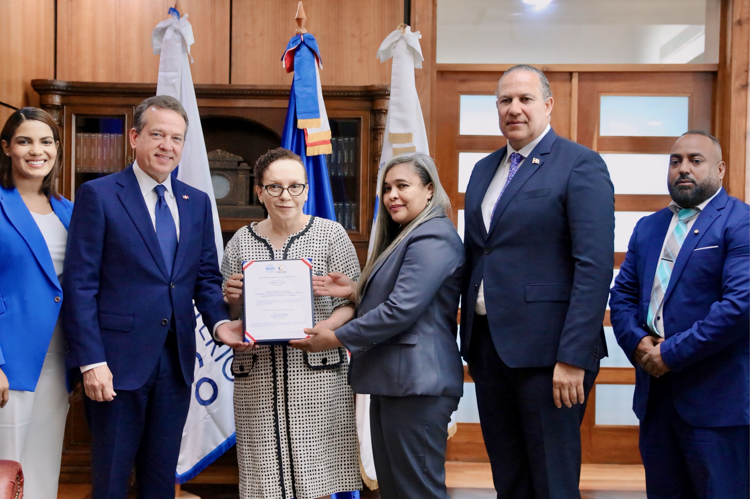 REPÚBLICA DOMINICANA: Laboratorio de Balística del Inacif recibe certificación de acreditación del ODAC para comparación de casquillos, proyectiles y armas de fuego