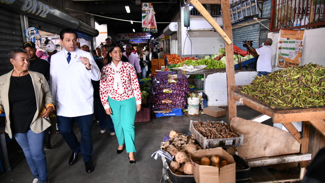 Autoridades Del Ministerio De Salud Pública Recorren Mercado Municipal ...