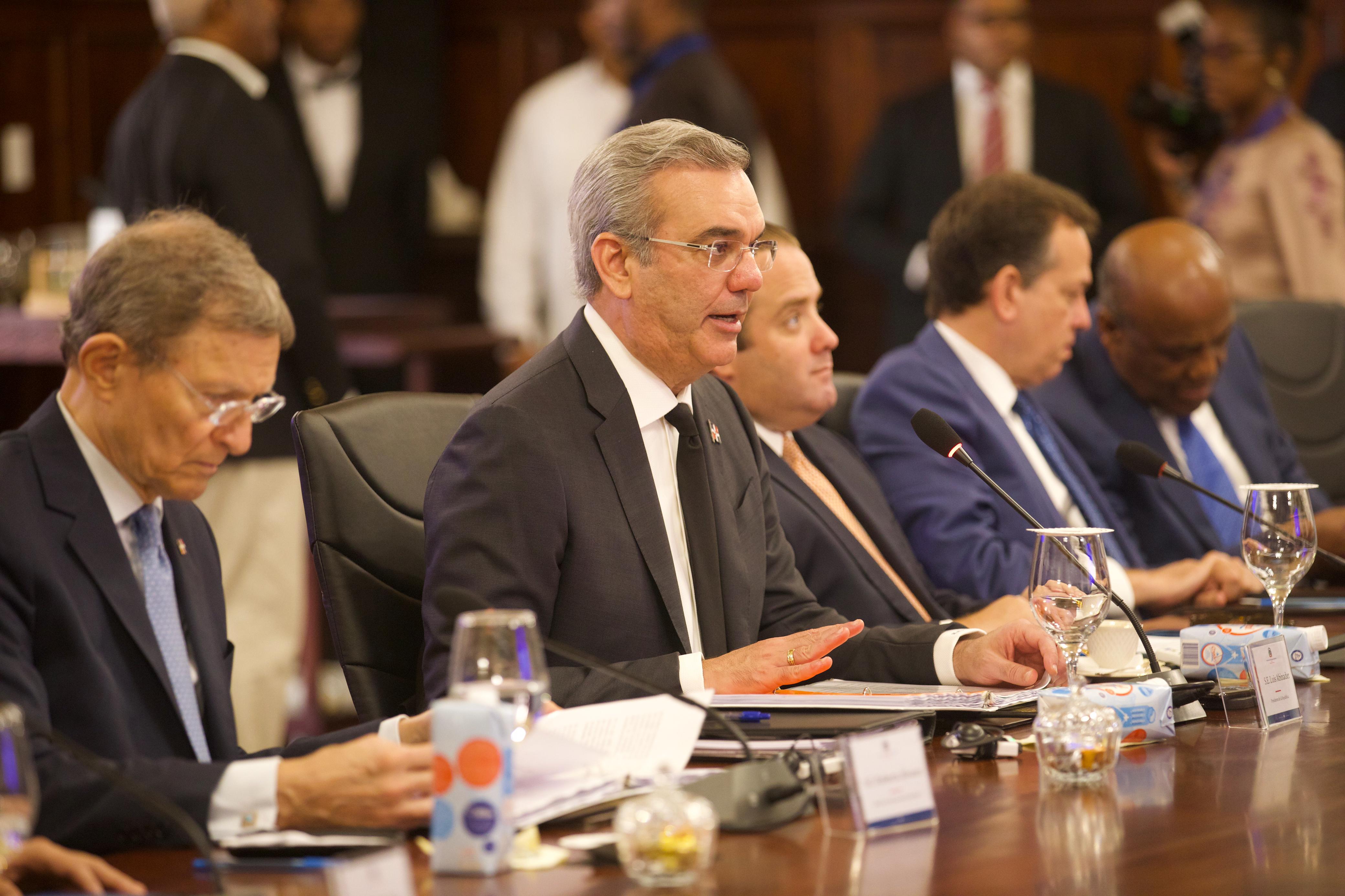 Gobierno dominicano firma con Surinam cuatro convenios trascendentales Delegaciones