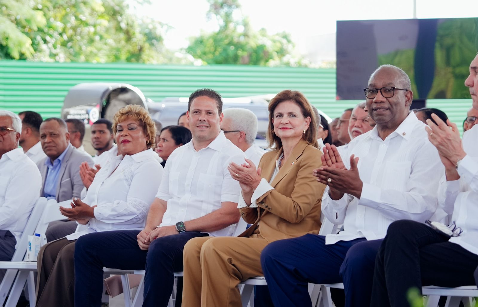 Ministro Bonilla junto vicepresidenta Peña y Rector Beltrán