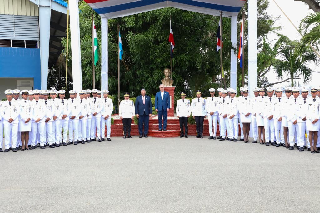 Presidente Abinader encabeza XLVI graduación de cadetes de la Policía Nacional con 57 nuevos oficiales_