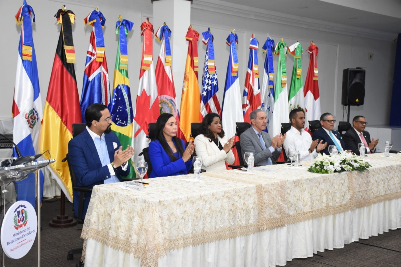 Il governo annuncia il secondo bando per borse di studio internazionali per professionisti dominicani