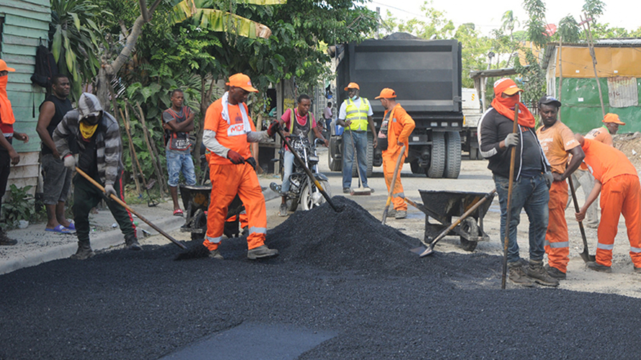 Obras Públicas supervisa trabajos de asfaltado y bacheo en sectores de Santo  Domingo Norte | Presidencia de la República Dominicana