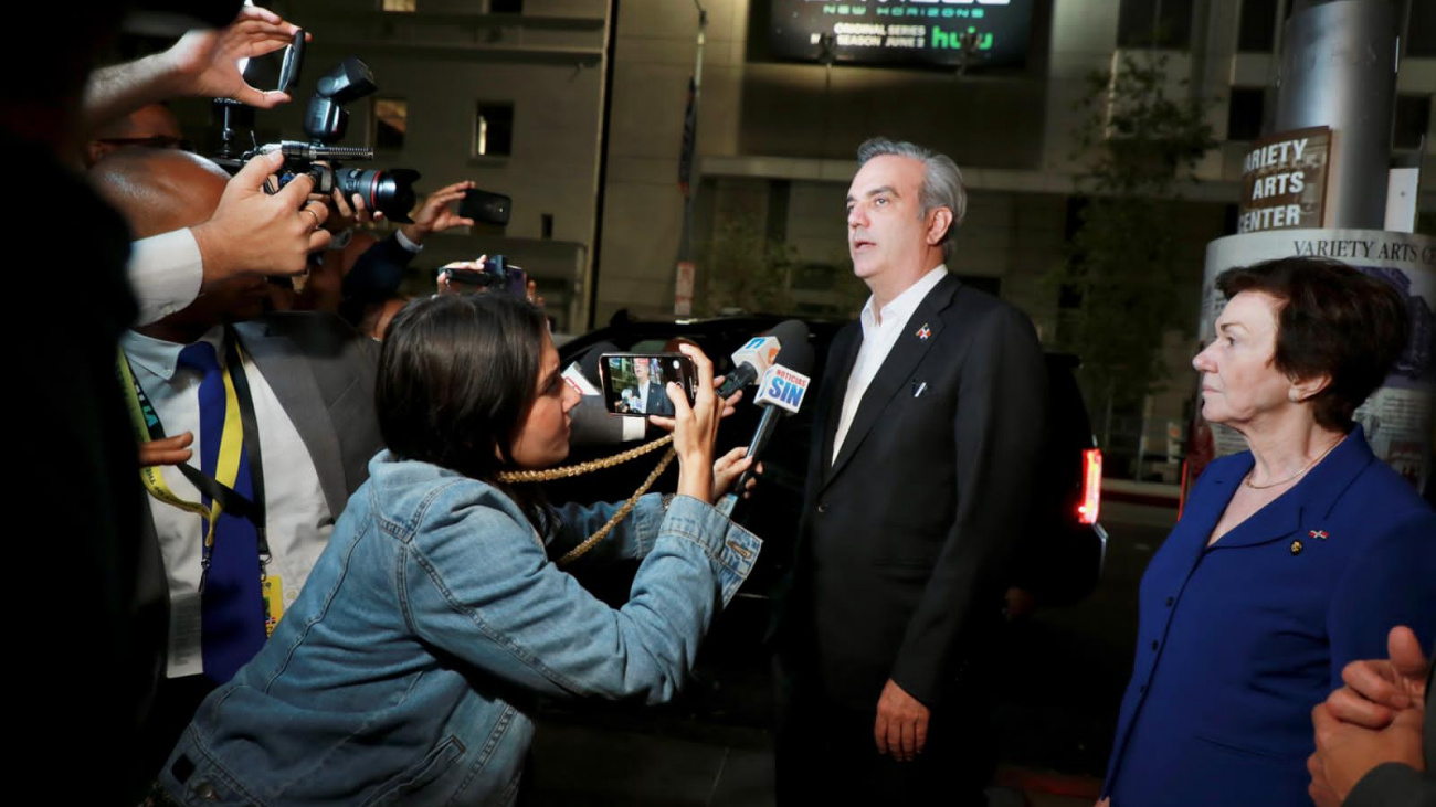 Presidente Abinader llega a Los Ángeles para asistir a Cumbre de las Américas