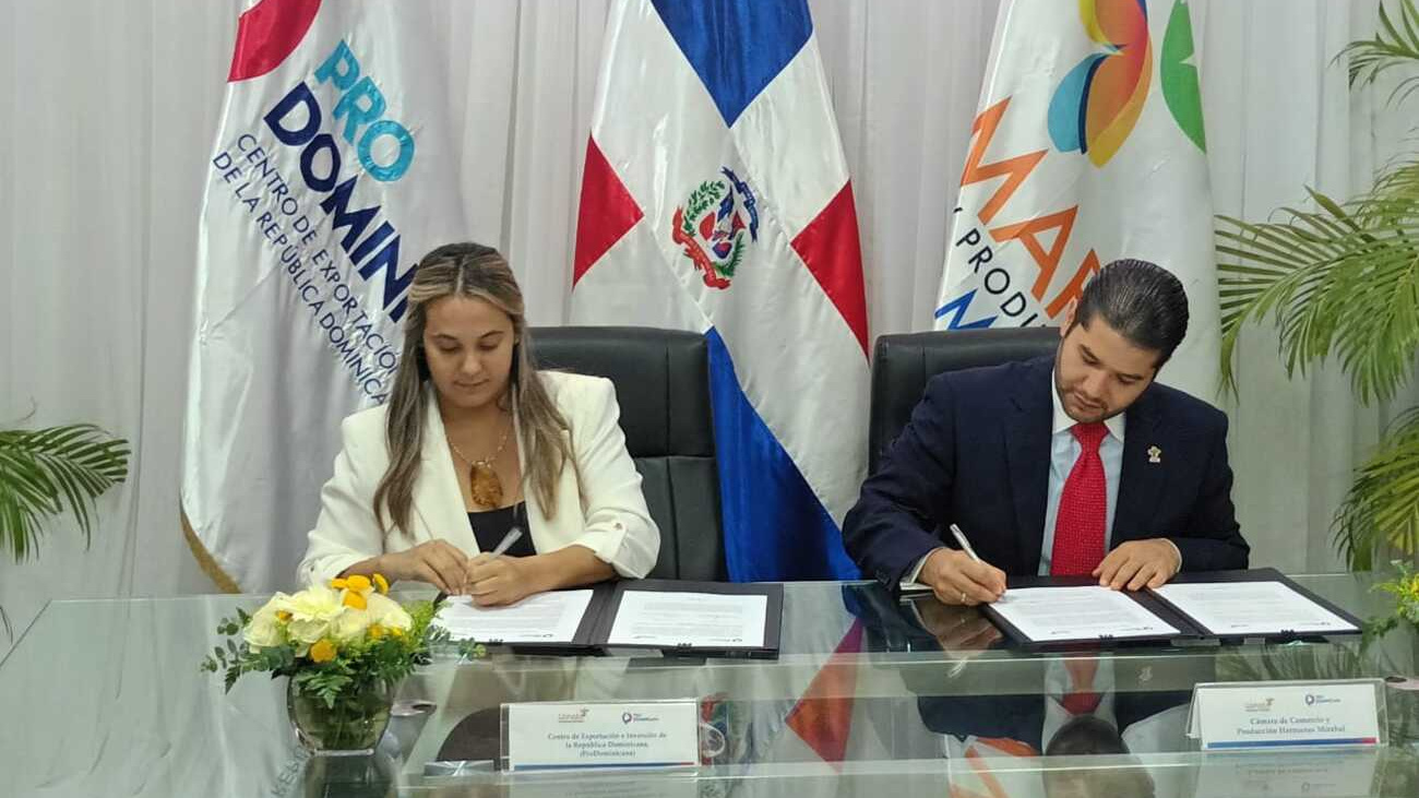 Firma de acuerdo ProDominicana y Cámara de Comercio Hermanas Mirabal