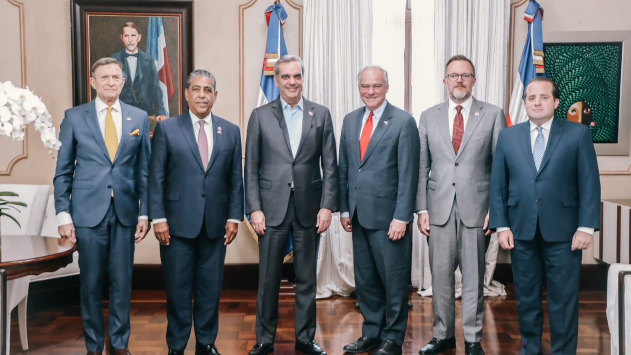 Presidente Luis Abinader Recibe Visita Del Senador Estadounidense Por ...