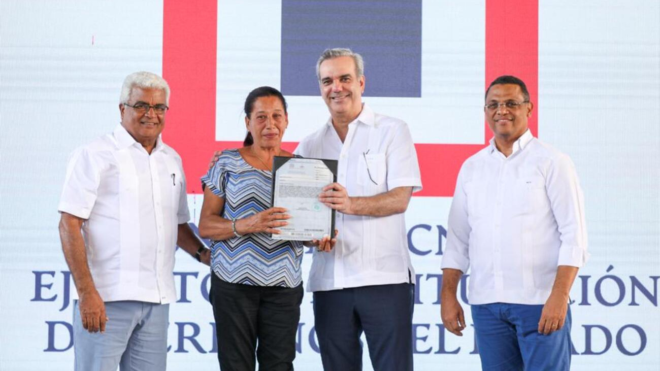 Gobierno del Presidente Abinader cierra año 2022 con más de 50,000 títulos  de propiedad entregados | Presidencia de la República Dominicana