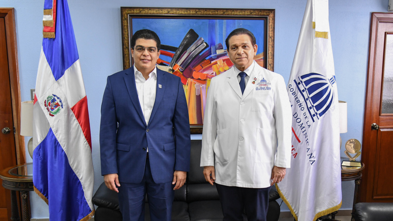 Ministro de Salud Daniel Rivera y Fello Suberví director CAASD