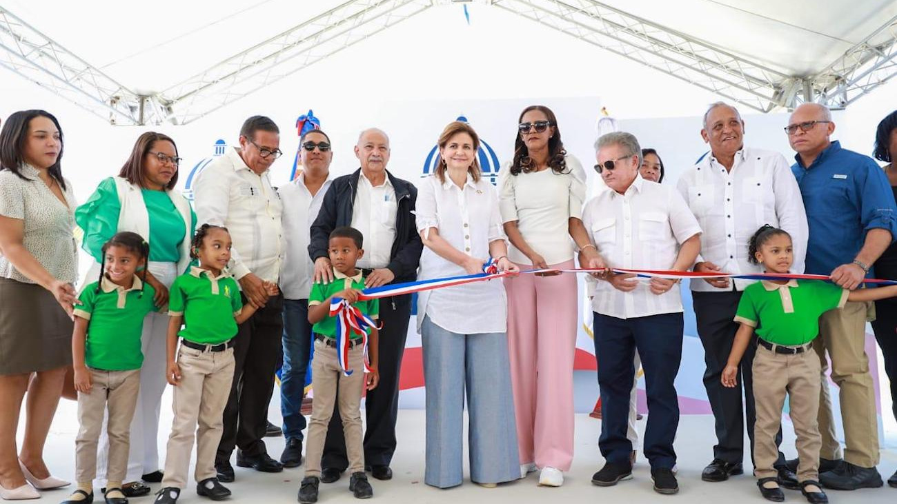 Vicepresidenta Raquel Peña entrega obras deportivas y centro educativo en la provincia La Altagracia