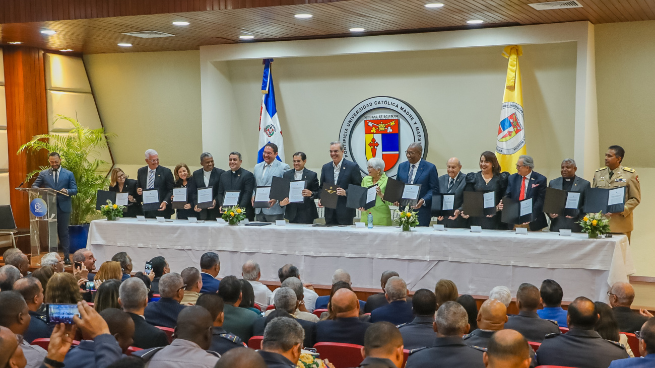 Firma de acuerdo con 13 universidades para la Reforma Educativa Policial