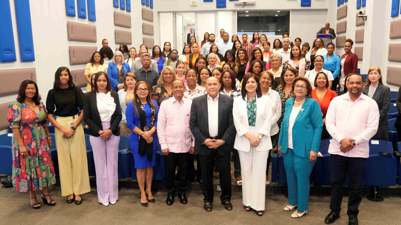 Cien mujeres de UNMUNDO inician capacitación en Oratoria y Liderazgo