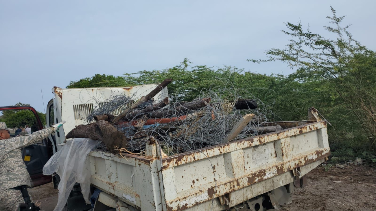 Camion llevando materiales incautado de la Duna