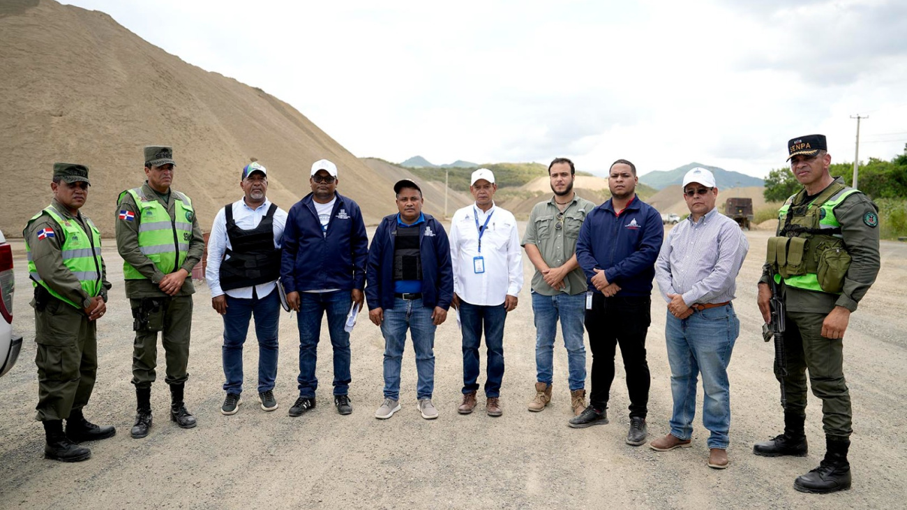 Autoridades medioambientales del Gobierno realizan amplio operativo de fiscalización de minas y empresas de agregados en Navarrete 