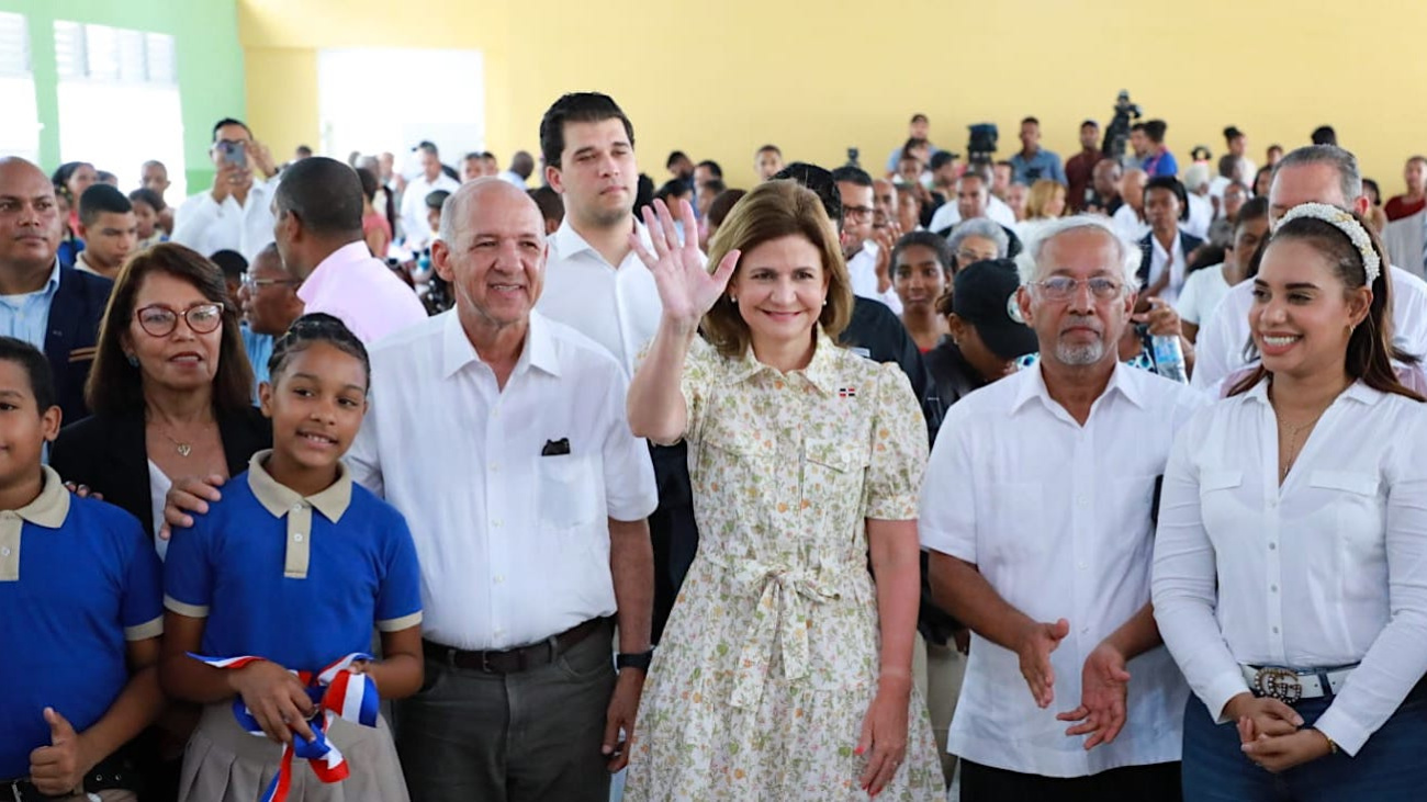 Vicepresidenta Raquel Peña afirma Gobierno mejora red de escuelas públicas