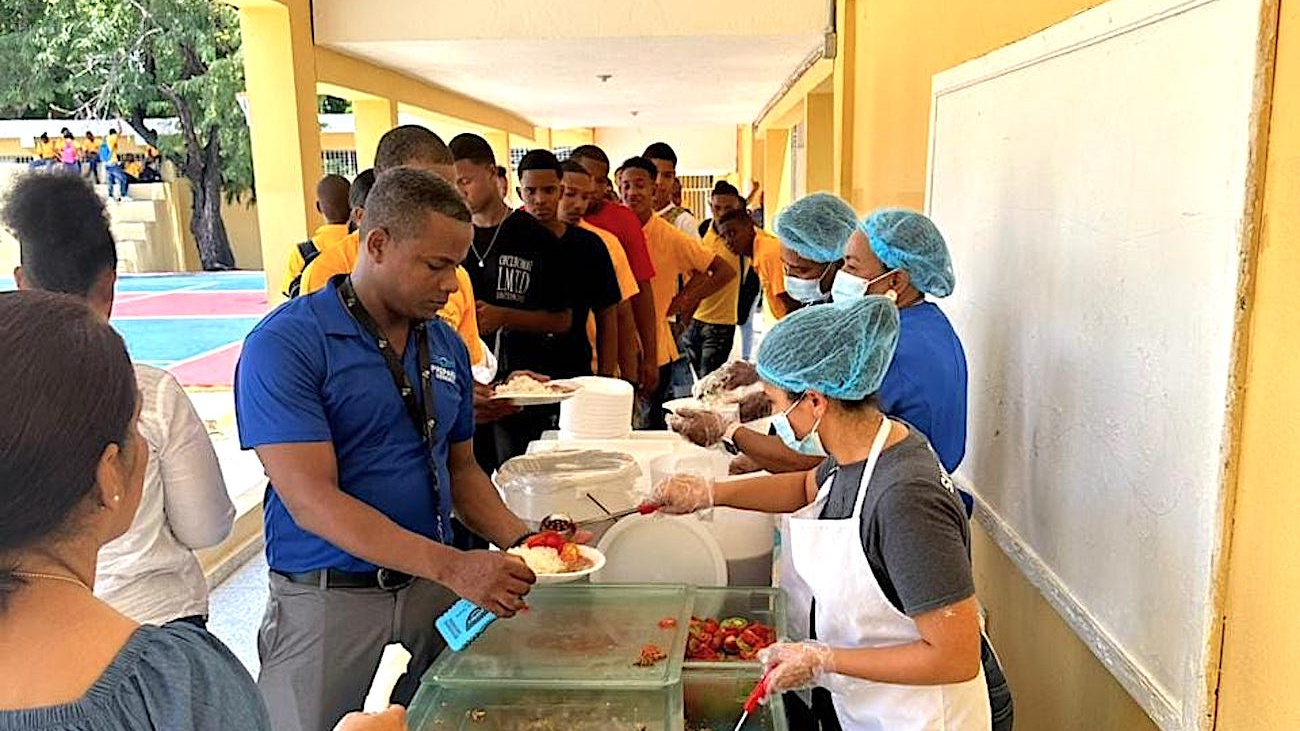 Por primera vez, estudiantes de PREPARA empiezan a recibir alimentación escolar los fines de semana