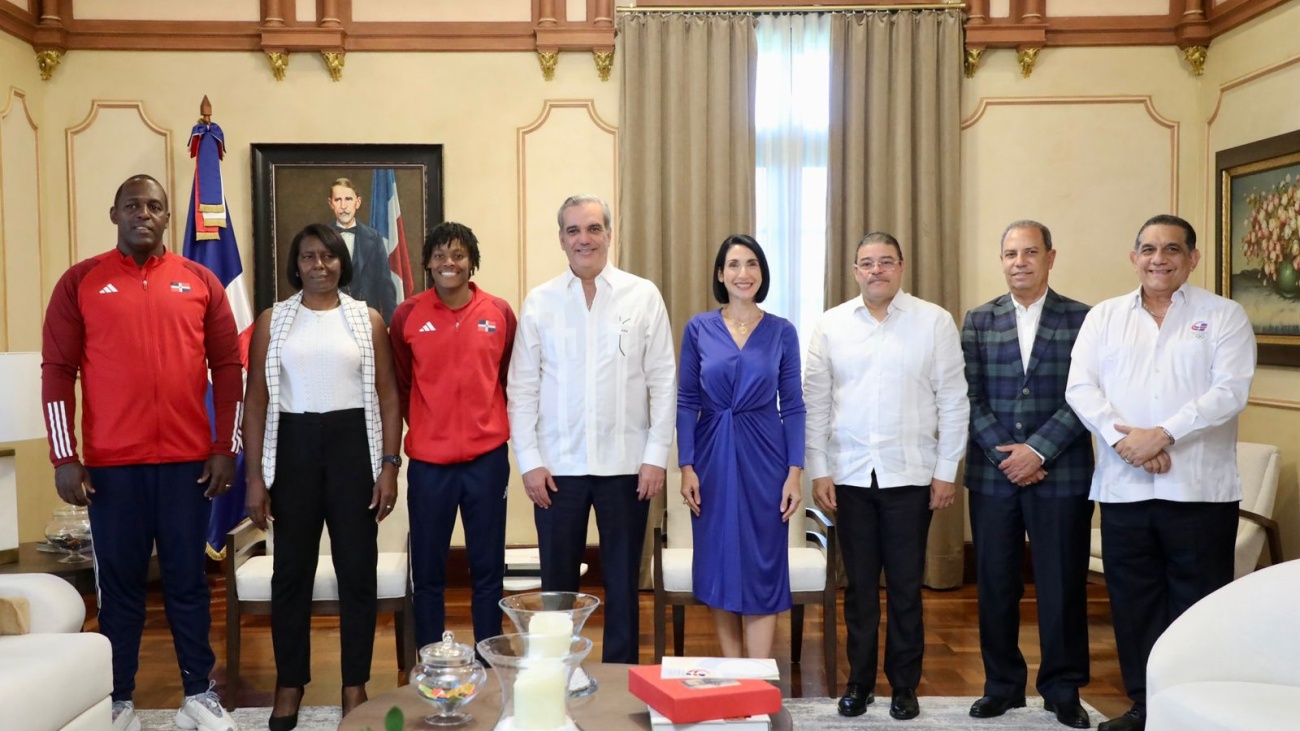 Presidente Abinader recibe visita a la campeona en los 400 metros planos de atletismo, Marileidy Paulino