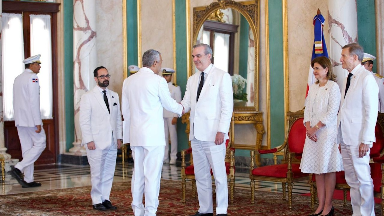 Presidente Abinader recibe cartas credenciales de seis nuevos embajadores