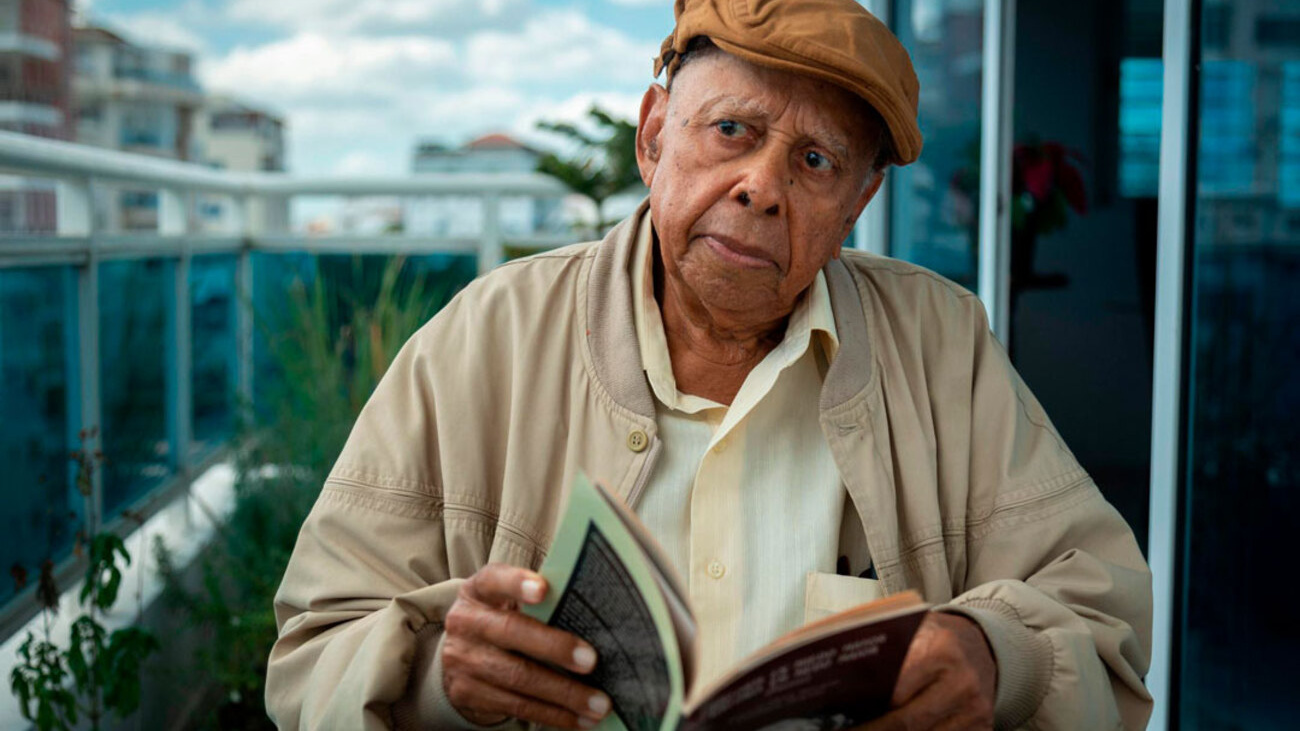 Ministerio de Cultura lamenta deceso del escritor Manuel Mora Serrano, galardonado con el Premio Nacional de Literatura 2021