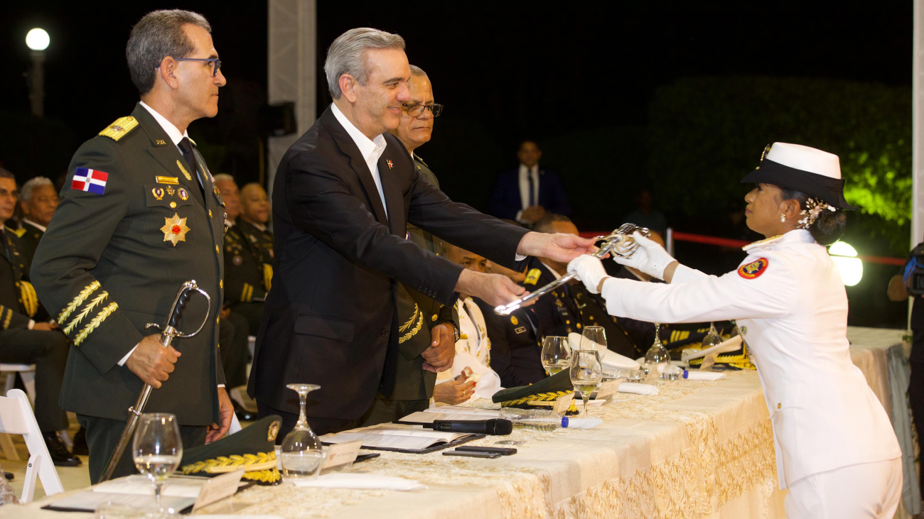 Presidente Abinader durante la graduacion