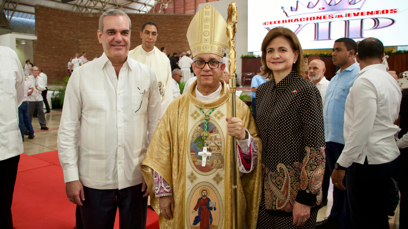 Presidente Abinader asiste a toma de posesión monseñor Héctor Rafael Rodríguez