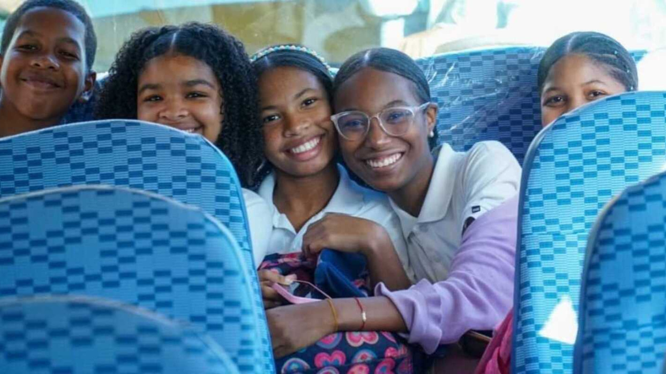 TRAE llama a conductores a ceder paso a autobuses de Transporte ...