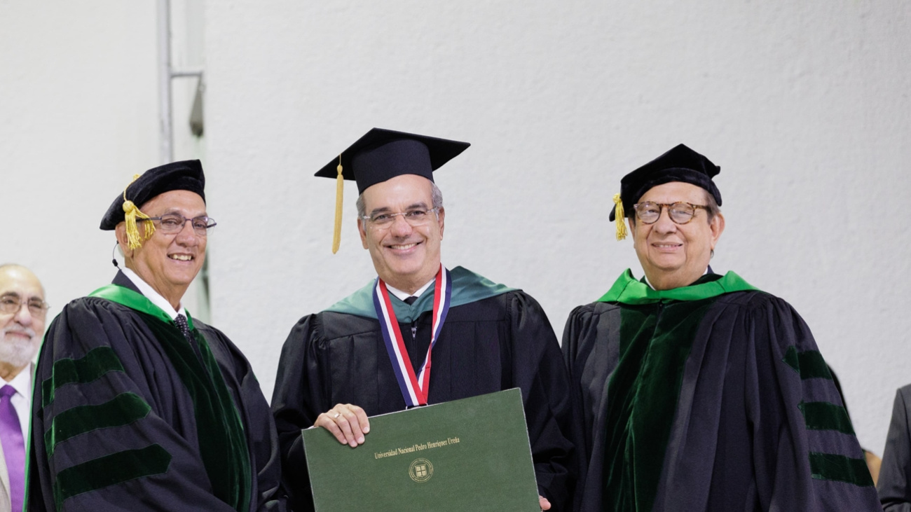 Presidente Abinader recibe doctorado Honoris Causa