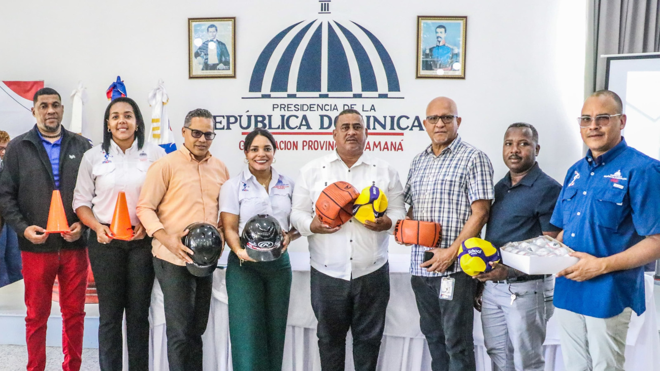 Inefi entrega 38 canchas remozadas y utilerías deportivas, en Samaná