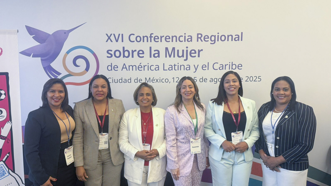 Junto a Gloria Reyes, directora de la DDSS