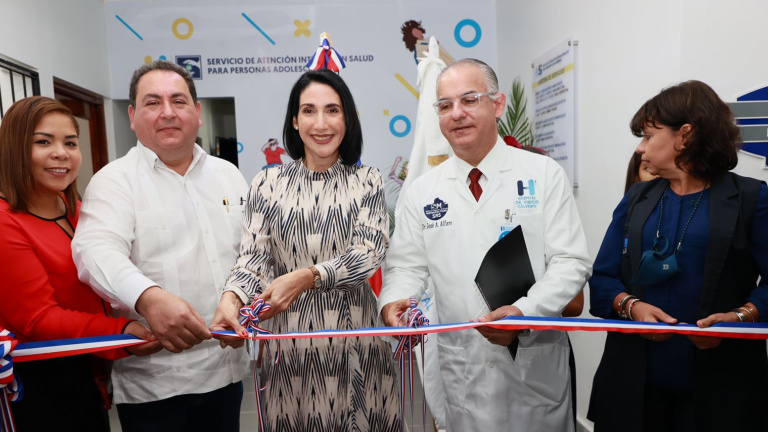 Primera dama y SNS inauguran Unidad Integral para Adolescentes e inician las operaciones de la Unidad Materno Infantil en el Hospital Vinicio Calventi