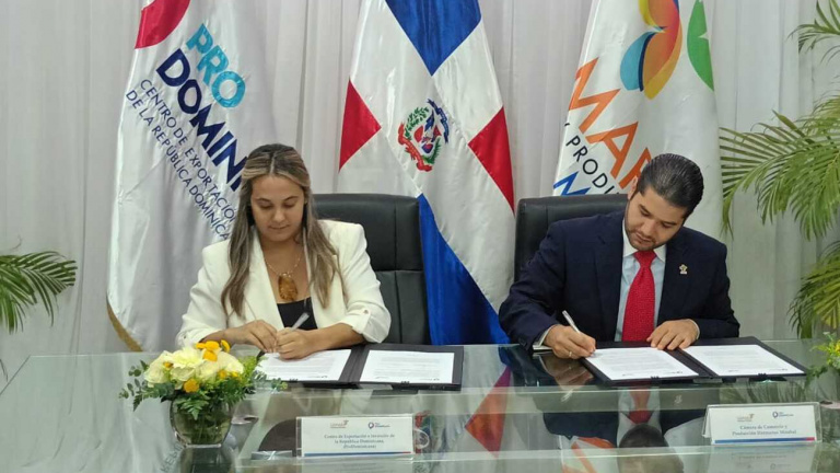 Firma de acuerdo ProDominicana y Cámara de Comercio Hermanas Mirabal