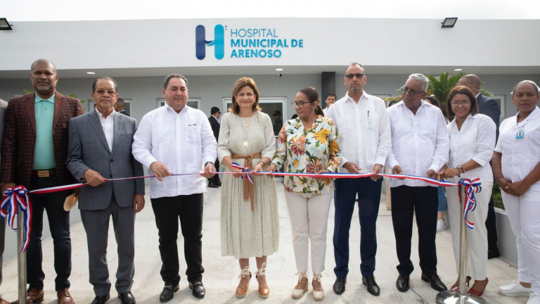 Vicepresidenta Raquel Peña inaugurando la nueva emergencia del Hospital de Arenoso