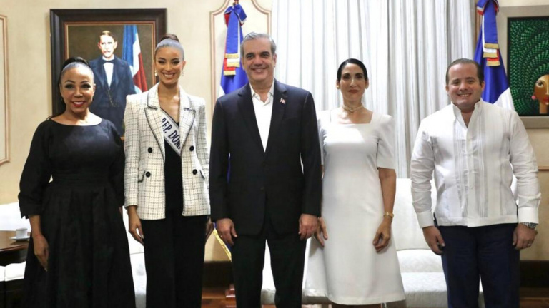 Presidente Abinader recibe visita de cortesía de la Miss República Dominicana