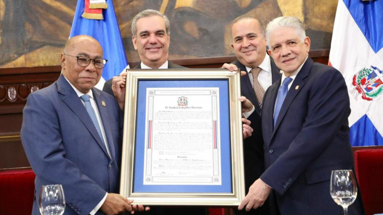 Presidente Abinader encabeza reconocimiento a la prominente trayectoria jurídica de Milton Ray Guevara
