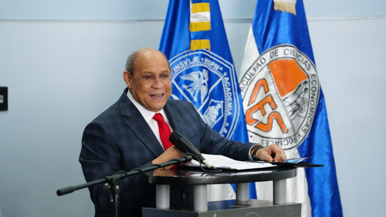 Rafaeal Santos Badía, director general del INFOTEP