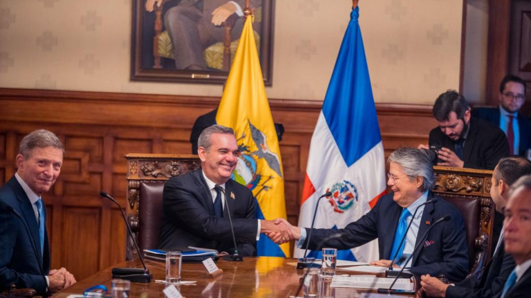 Presidentes Luis Abinader junto a Guillermo Lasso de Ecuador