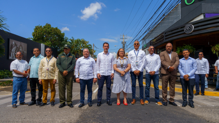 Autoridades principales durante el acto