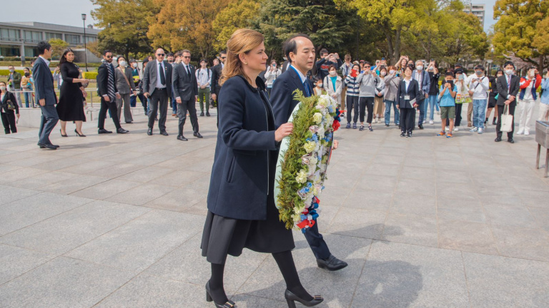 Vicepresidenta Raquel Peña rinde tributo a caídos por bomba atómica en  Hiroshima