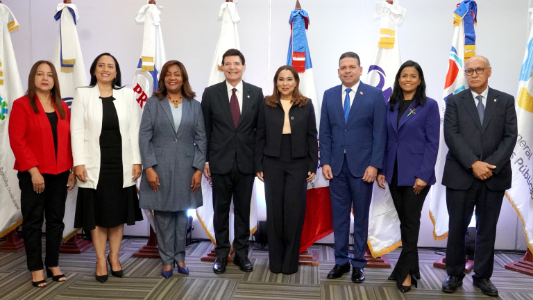 Proindustria lidera firma de convenio interinstitucional para promover la industrialización femenina en RD