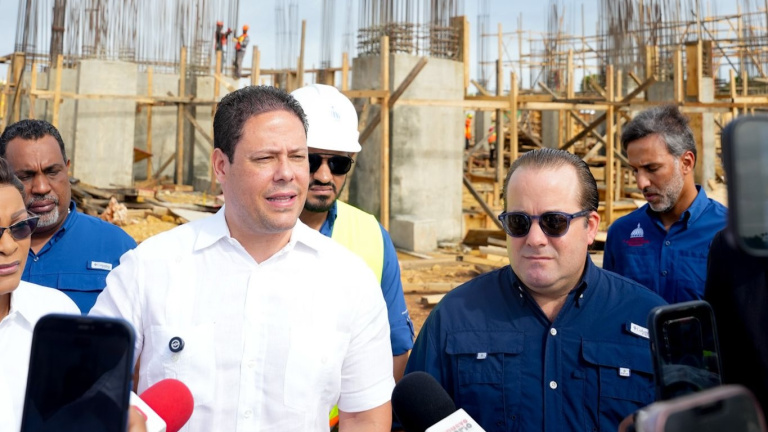 Ministros Carlos Bonilla y José Ignacio Paliza supervisan construcción de la nueva UASD en SDE