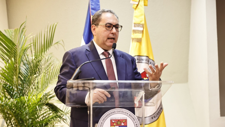 Dr. Mario Lama